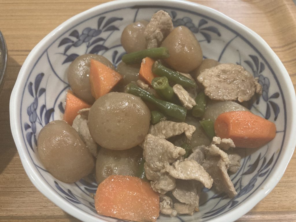 玉こんにゃくと豚肉の煮っころがし