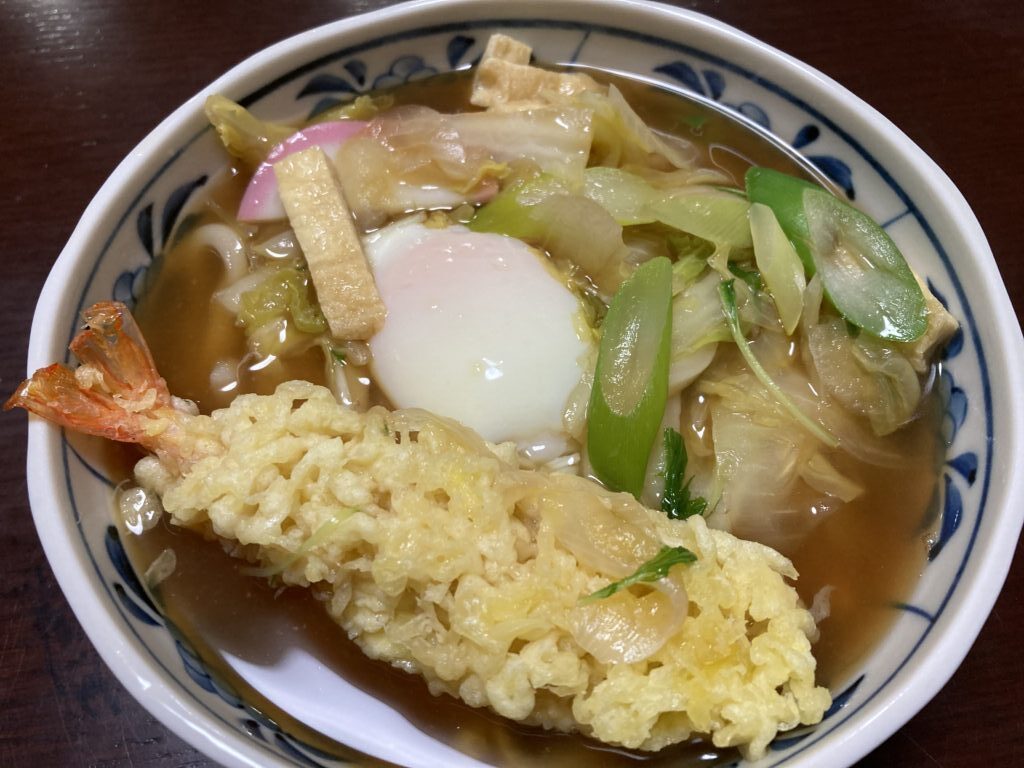 1/3日分の野菜が摂れる鍋焼きうどん（温玉入り）