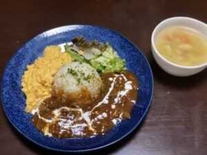 ハッシュドビーフオムライス＋野菜スープ